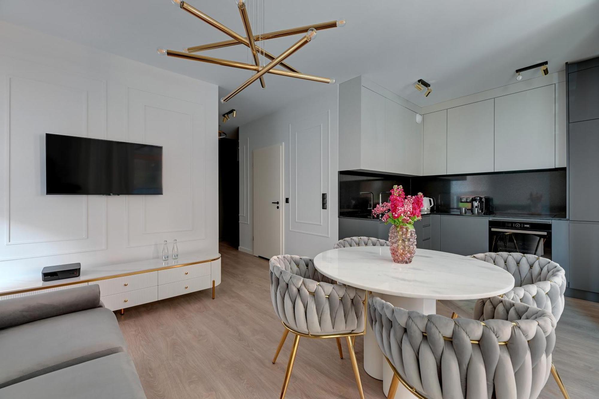 Premiem Cube Apartments In Center By Lion Apartments กดัญสก์ ภายนอก รูปภาพ